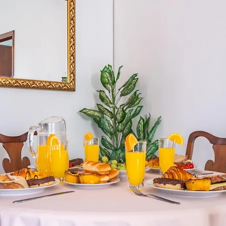 Botanical Bliss With Ocean Views Apartmán *