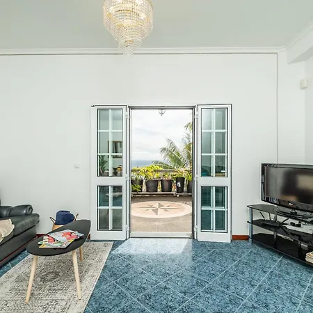 Botanical Bliss With Ocean Views *