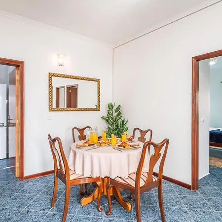 Botanical Bliss With Ocean Views Apartmán