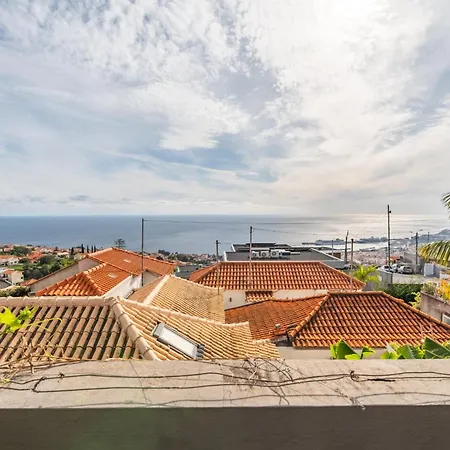 Botanical Bliss With Ocean Views * Funchal (Madeira)